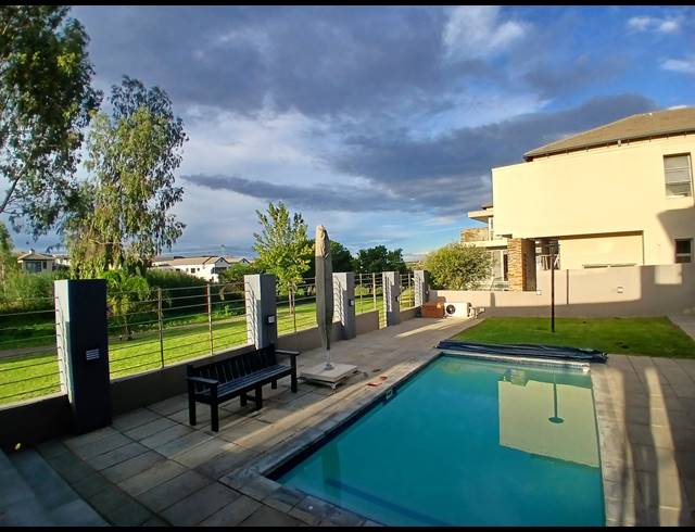 4 BEDROOM GOLF ESTATE FOR SALE IN BLUE VALLEY GOLF ESTATE